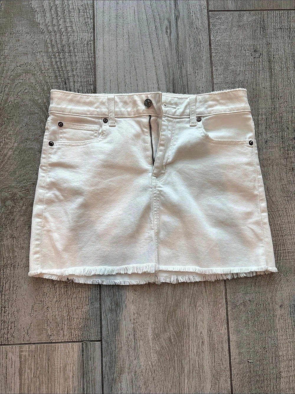American Eagle Outfitters Jean Shorts in White Size 6